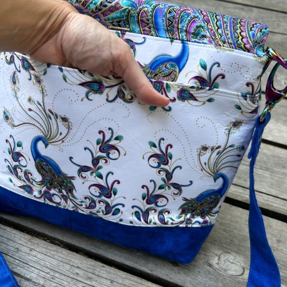 Quilted Messenger Bag - Picture 3 of 11